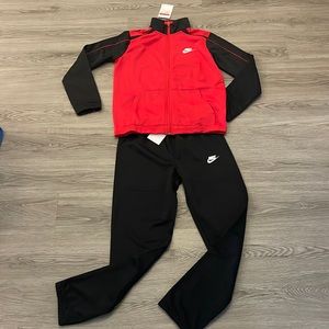 NWT Nike 2 piece jogger set